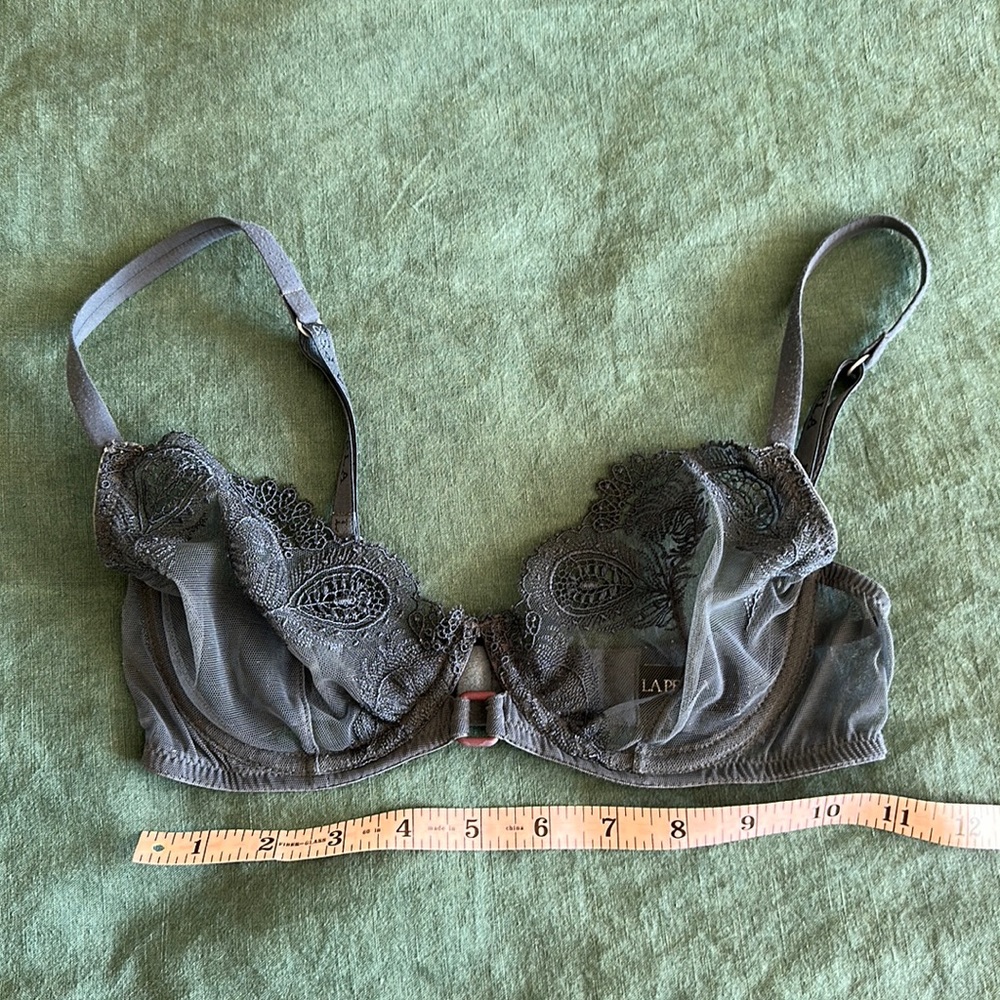 La Perla 32b bra iconic peacock lace